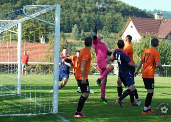 Hovězí s velkou marodkou muselo do pole nasadit i brankáře. SD Nový Hrozenkov/VKK B rozhodlo z kraje druhého poločasu