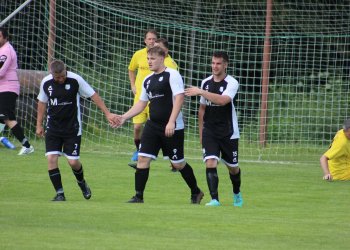 Rezerva Valašských Příkaz zakončila sezonu debaklem. Z jedenáctky ubývali hráči už před zápasem