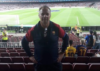 Rozhodčí Jaroslav Hrubý zdraví Valašský fotbal z Barcelony