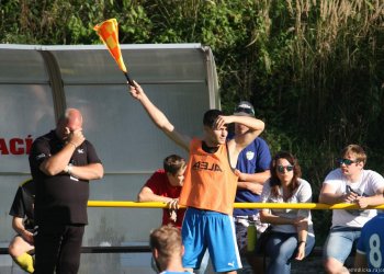 Foto dne - Přejeme trenérovi rychlé vyléčení bolehlavu