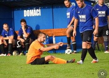 Foto dne - Střelec Velké Lhoty dává na modlení