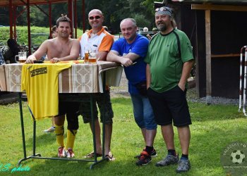 Foto dne - Hokejové střídání do IV. třídy prostě patří