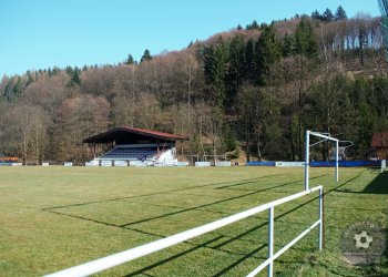 Stadiony zejí prázdnotou - Lhota u Vsetína