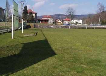 Stadiony zejí prázdnotou - Karolinka