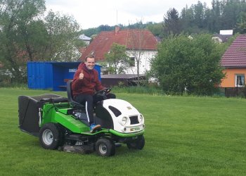 Patálie kolem sekačky. Jiskra Krhová děkuje vedení obce a Radku Ostřanskému z meziříčského klubu