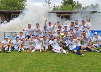 Hrachovec si převzal pohár po zápase s Prostřední Bečvou