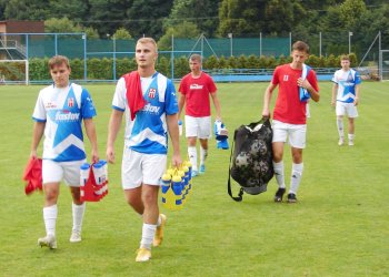 Vsetín nehrál tak, aby padl v Kozlovicích o tři branky. navíc přišel o vyloučeného Hretsaichuka