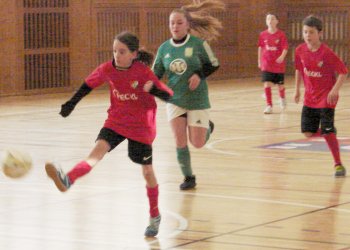 FOTBAL PŘITAHUJE DÍVČÍ NADŠENCE