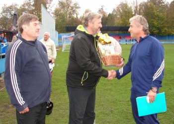 Valašský fotbal přeje vše nejlepší k padesátinám trenérovi Vsetína Miroslavu Mičegovi