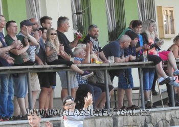 Diváci na postupovém utkání Zubří B do okresního přeboru