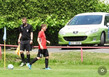 Juřince kalí radost z třetí výhry mnoho karet a dva vyloučení hráči. Výborný byl v brance dorostenec Blaha