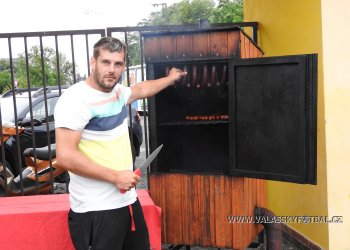 Radek Ostřanský i super klobásky vyudí