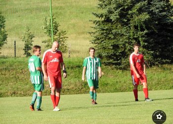 Vidče doma nemusely mrzet proti Valašským Příkazům dvě neproměněné penalty. Petr Mičkal měl několikrát nabito na hattrick
