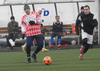 Zašová vyfasovala rukavici od staršího dorostu Valašského Meziříčí