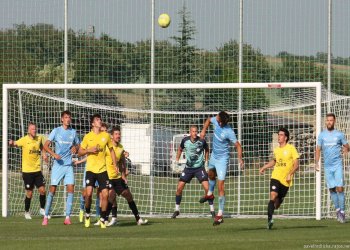 Tři červené v Holešově, jedna na straně zase vítězných Všechovic