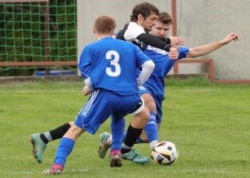 Valašské Příkazy B spasil doma Pechanec. Biskupicím ubývali během zápasu hráči