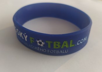 Kup si silikónový náramek Valašského fotbalu, navrhni podporu charitativního projektu!