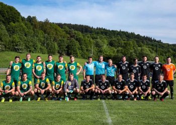 Fotogalerie pohledem vsetínských hokejistů a jejich zápasu v Leskovci