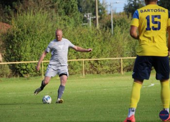 Bylnice s vagónem štěstí v Kostelci. Vynikající brankář Martin Křížek