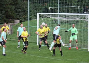 Kanárci postupně tlačili na Zubří velkou silou. Hosty ještě od většího přídělu zachránil brankář Jurka