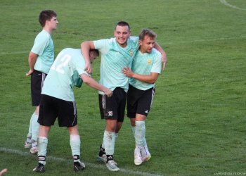 „Kam jde brácha, tam jdu já.“ Útočník Patrik Vozák o rodinném fotbalu, Kelči i společné cestě za postupem