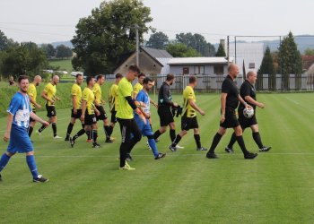 Zdecimované Zubří nemělo v derby se Zašovou nárok. V brance se muselo improvizovat
