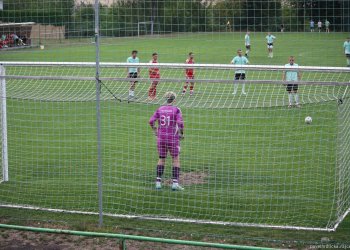 Valašské Bystřice v pohodovém laufu. Valašské Klobouky s "mateřskou školkou" bez šance