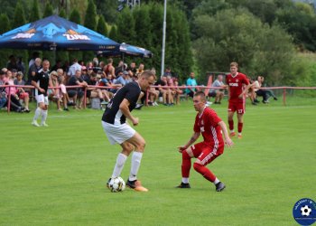 Přetahovaná o podzimního půlmistra pokračuje. Kateřinice po jasné výhře nad Prostřední Bečvou dýchají Podlesí na záda