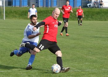 Šnajdr zavelel k obratu a Juřince se v Hrachovci rozplynul bodový sen. Vavřík měl nabito na hattrick