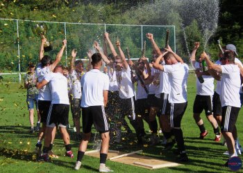 Horní Bečva kralovala 1. B třídě. Úzasný finiš Bartoše, který přeskočil Škrobáka