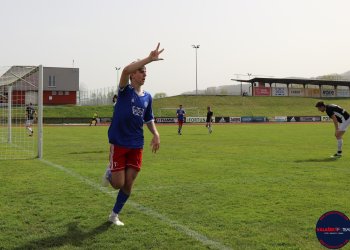 V 1. A třídě poskočil na bednu Adam Juřík. Bartoš s Kolaříkem atakují naše kanonýry v 1. B třídě