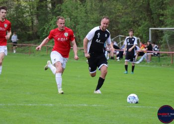 O záchranu se hraje špinavý fotbal. Moc to nebylo na čumendu, ale Příkazy body proti Lidečku mají. Hosty zabrzdila svatba