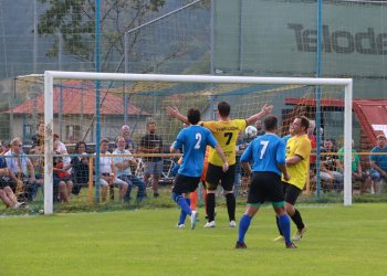 Huslenky těsně nad Tygry. U všeho hrající trenér Pisklák