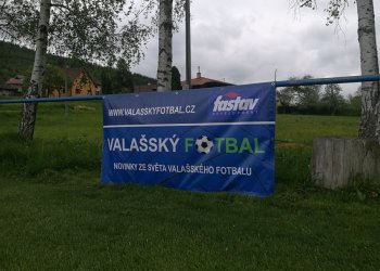 Plachta Valašského fotbalu a Fastavu našla pevné místo v Semetíně