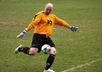 Ze zlatého archívu valašského fotbalu - Marian Zimek jako brankářská legenda valašského fotbalu stále pokračuje!