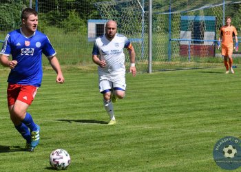 Skvělý fotbal v Hrachovci. Benfiku srazilo vyloučení, Orságovi museli vzít hattrick
