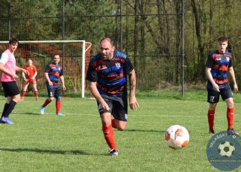 Ve Lhotce se hodně červenalo. Branky odjely s prázdnou