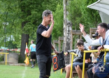 Prlovu doma ruply nervy v čele s hrajícím rozhodčím. Bynina si sbalila ranec bodů