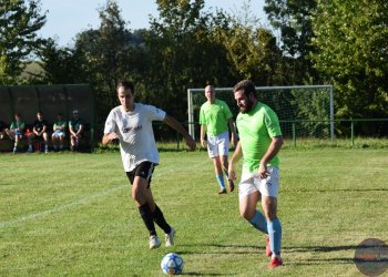 V Loučce fotbal bavil. Domácí marně naháněli Krhovou. Ohlas Adama Škorni