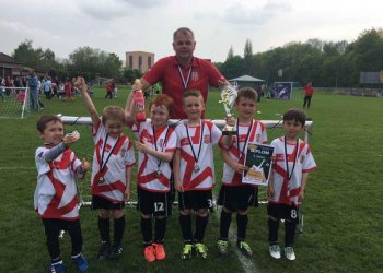 BENJAMÍNCI FC Vsetín ročníků 2010-2011 ZAZÁŘILI V OSTRAVĚ A VYSTOUPALI AŽ NA STUPNĚ VÍTĚZŮ