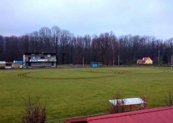 Pozor všem valašských klubům - Vandal za volantem poničil fotbalistům hřiště
