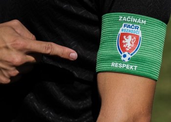 Výzva pro všechny kolem valašského fotbalu - Respekt pro rozhodčí: pískající nováčky má „ochránit“ zelená páska