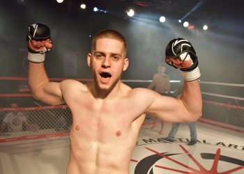 Adam Jakubík zachraňuje z bojového ringu Ratiboř