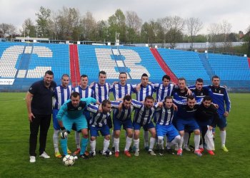 Choďte na fotbal a dejte si pořádnou klobásu, říká trenérská persona Radek Malina