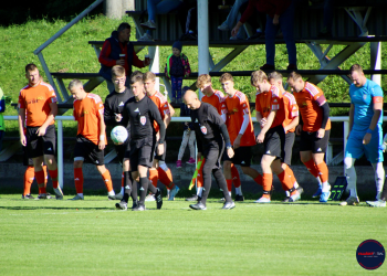 Skvělý brankář a defenzíva Hutiska. Na posile do útoku se pracuje