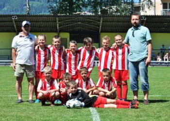 Foto č. 1 - Ze zlatého archívu valašského fotbalu - Malý velký muž Jarda Jakubkovič ukončil v létě bohatou kariéru