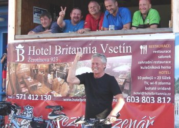 Foto č. 1 - Ze zlatého archívu valašského fotbalu - Valašský Ferguson Jaroslav Kulhaj je ve Lhotě u Vsetína třináct let!