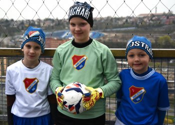 Foto č. 1 - Nové dresy nejen pro baníkovskou mládež na přestávkové minizápasy