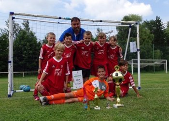 Foto č. 3 - Premiérový memoriál Karla Sikory v Podlesí vyhrálo Valašské Meziříčí