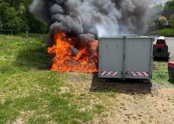 Foto č. 3 - Patálie kolem sekačky. Jiskra Krhová děkuje vedení obce a Radku Ostřanskému z meziříčského klubu